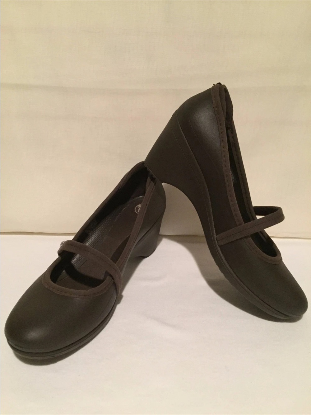 Crocs Women's wedge chocolate Mary Jane  Brown Size 8 exc condition